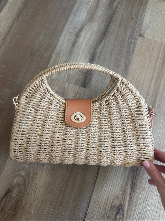 Tommy Bahama Handbags - Tommy Bahama NWT basket style purse with crossbody gold chain
